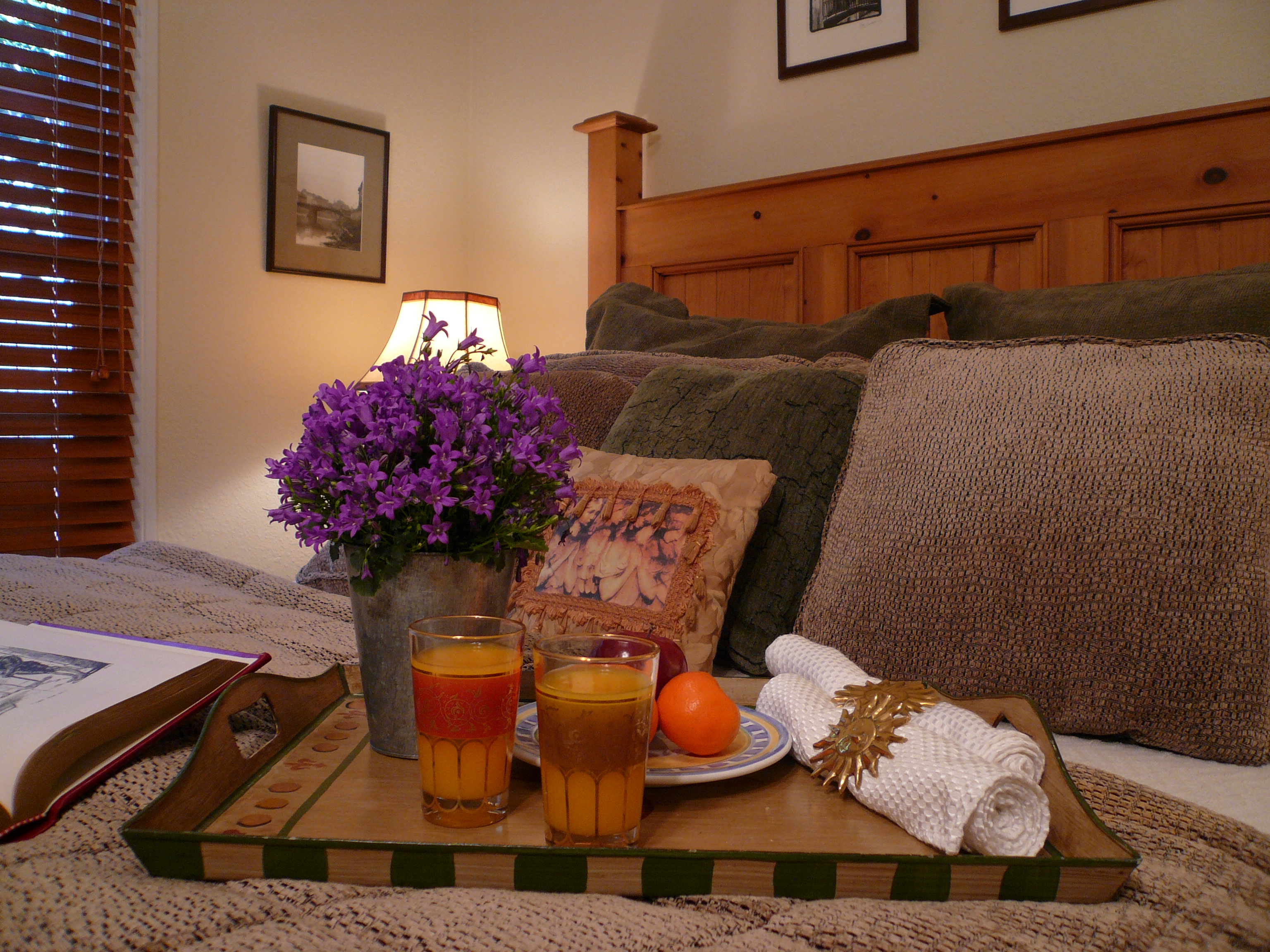 The Havenhurst: Bungalow One guest bedroom detail